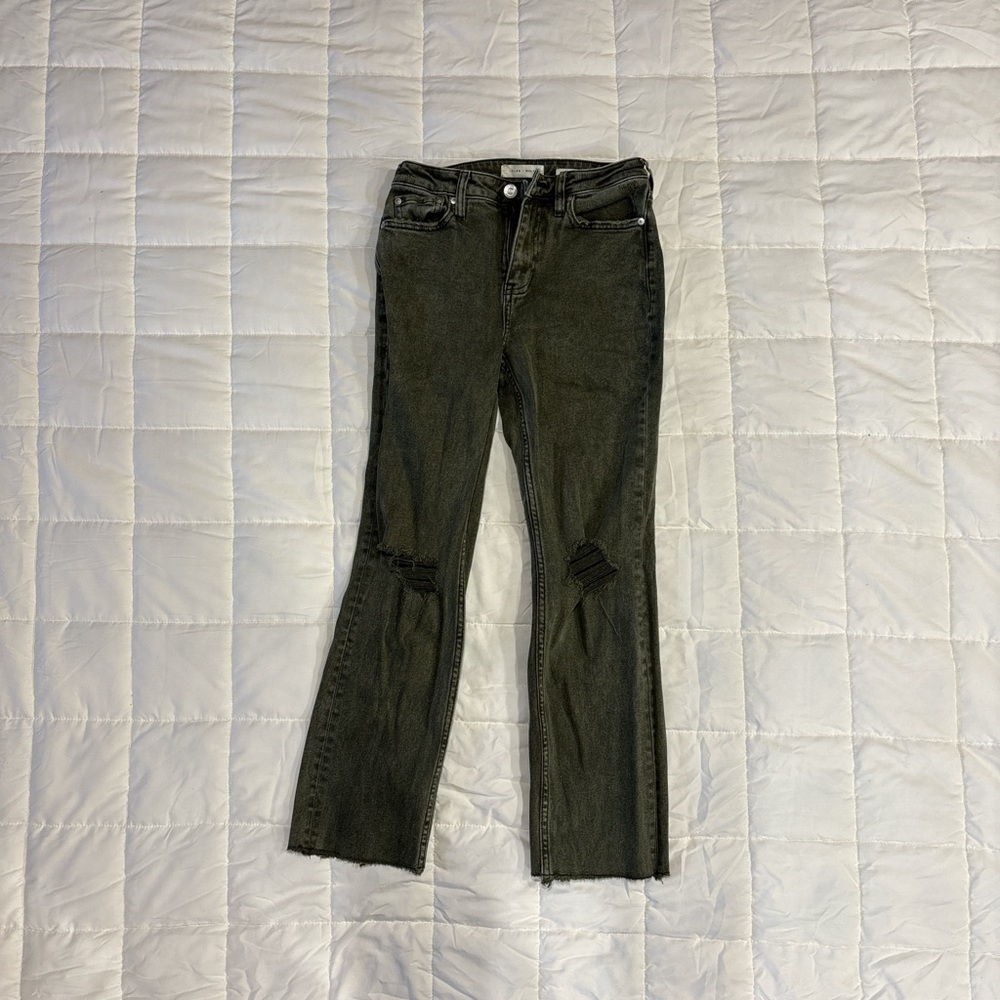 Stylish Black Distressed Cropped Jeans